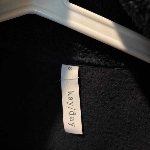 Sleeveless Shearling Vest Black S - Picture 4 of 5